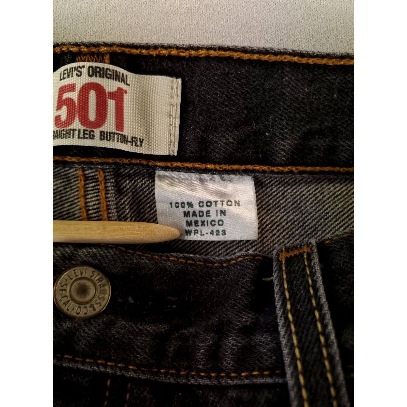 Levi's VINTAGE Levi's 501 Jeans Black Mens 34x30.5 34x30.5 Actual Straight Jeans Mens Black 501 Y2K Levi's Jeans 501 Mens Black 34x30.5 Size US 34 / EU 50 - 2 Thumbnail
