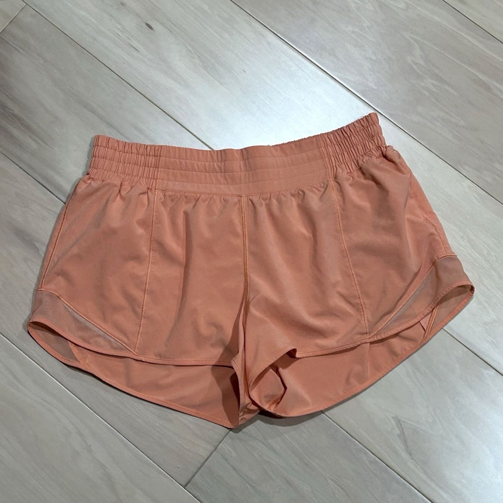 Lululemon Lululemon Hotty Hot High-Rise Short Lined 2.5" Inseam Women’s 12 Peach Type Athletic Pockets Logo 90s? (Note: 9) Size 34" / US 12 / IT 48 - 2 Thumbnail