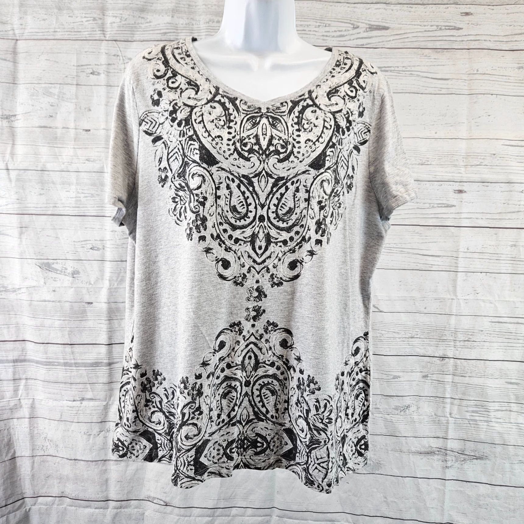 Vintage Chico's Zenergy Womens Tee XL Gray Black Paisley Short Sleeve Cotton Blend Shirt Womens Size 40" / US 18 - 2 Thumbnail