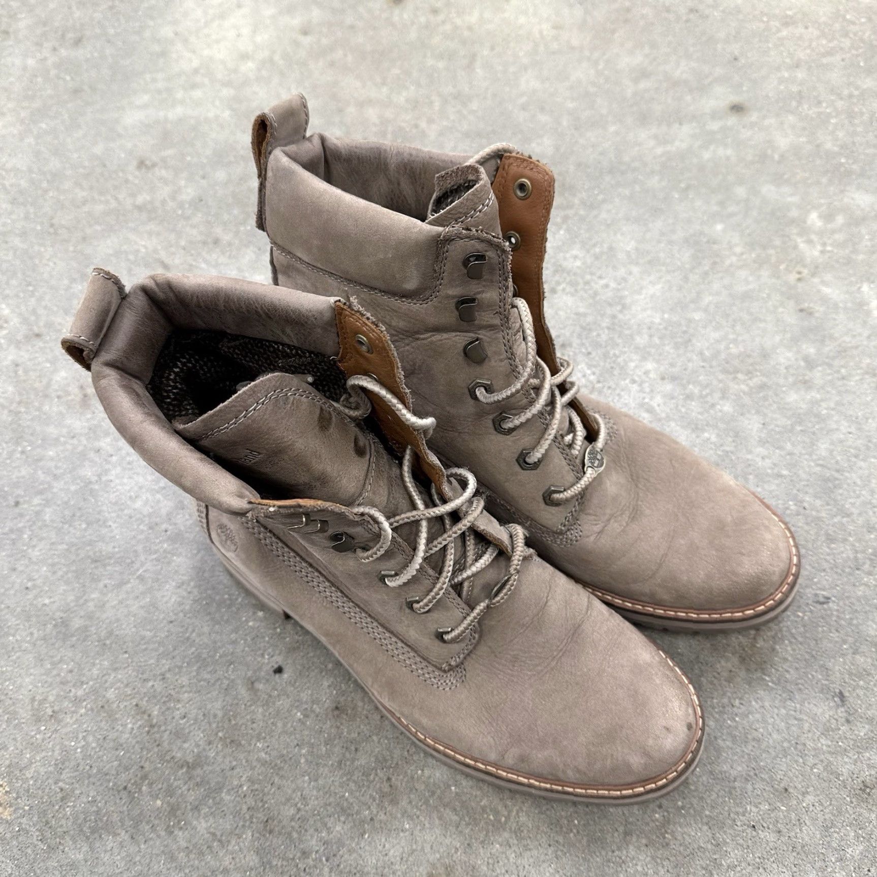 Timberland Timberland Courmayeur Valley 6-Inch Boots Women 10 Beige Nubuck Leather Lace-Up Rubber Sole Leather Upper Outdoor Combat Winter Casual Womens Size US 8 / IT 38 - 2 Thumbnail