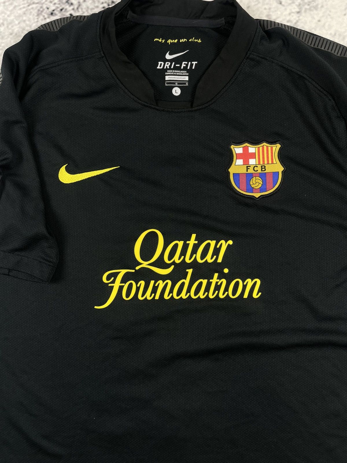 Nike Nike L FC Barcelona 11/12 Away Jersey Alexis Sánchez OG Size US L / EU 52-54 / 3 - 4 Thumbnail