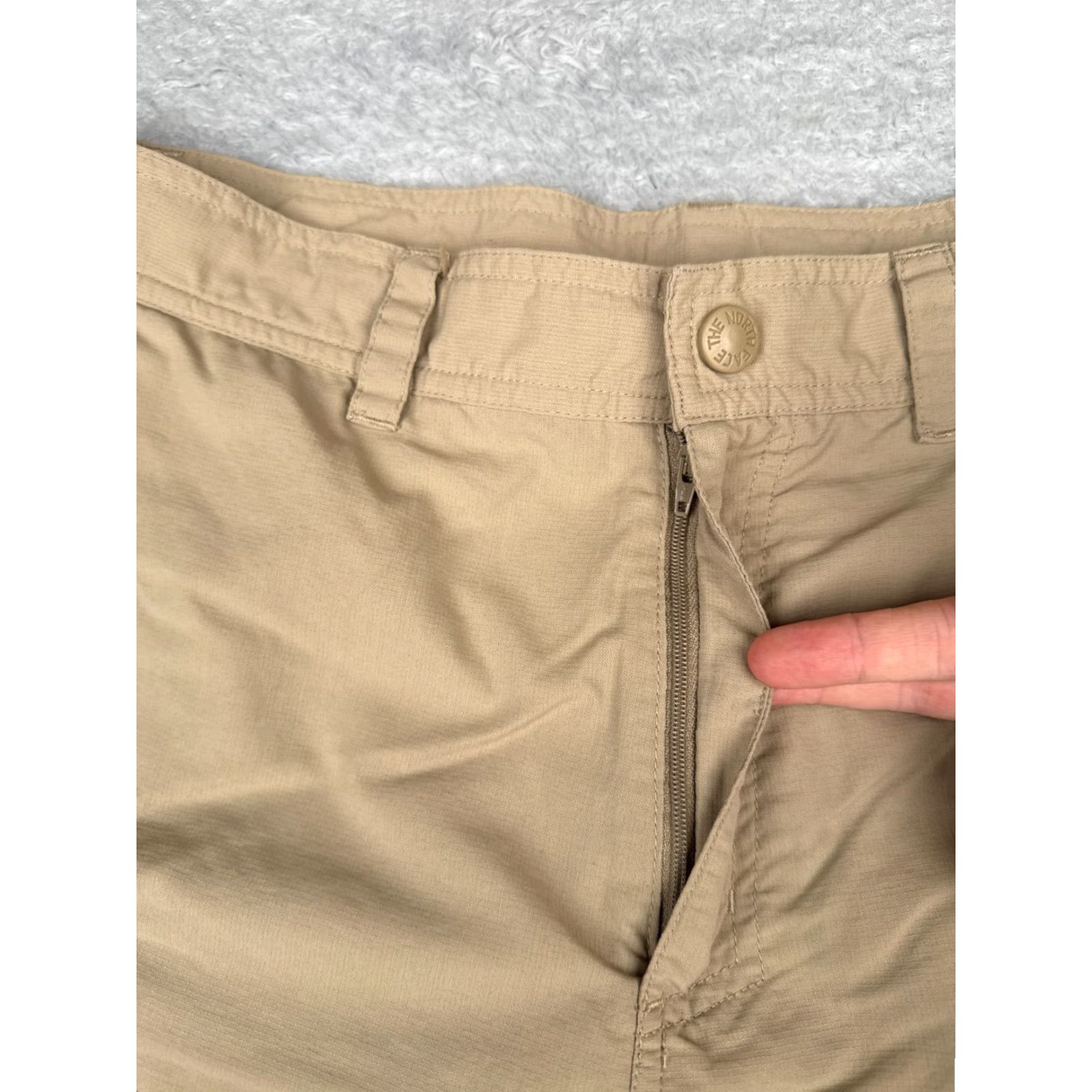 The North Face The North Face Shorts Men 34 Beige Nylon Cargo Pocket Drawstring Pockets Regular 34x10 Vintage: No Size US 34 / EU 50 - 6 Thumbnail