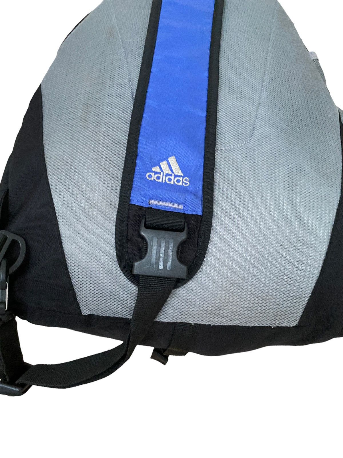 Vintage Vintage Brand Adidas Waist Bag Crossbody 2000s Size ONE SIZE - 8 Thumbnail