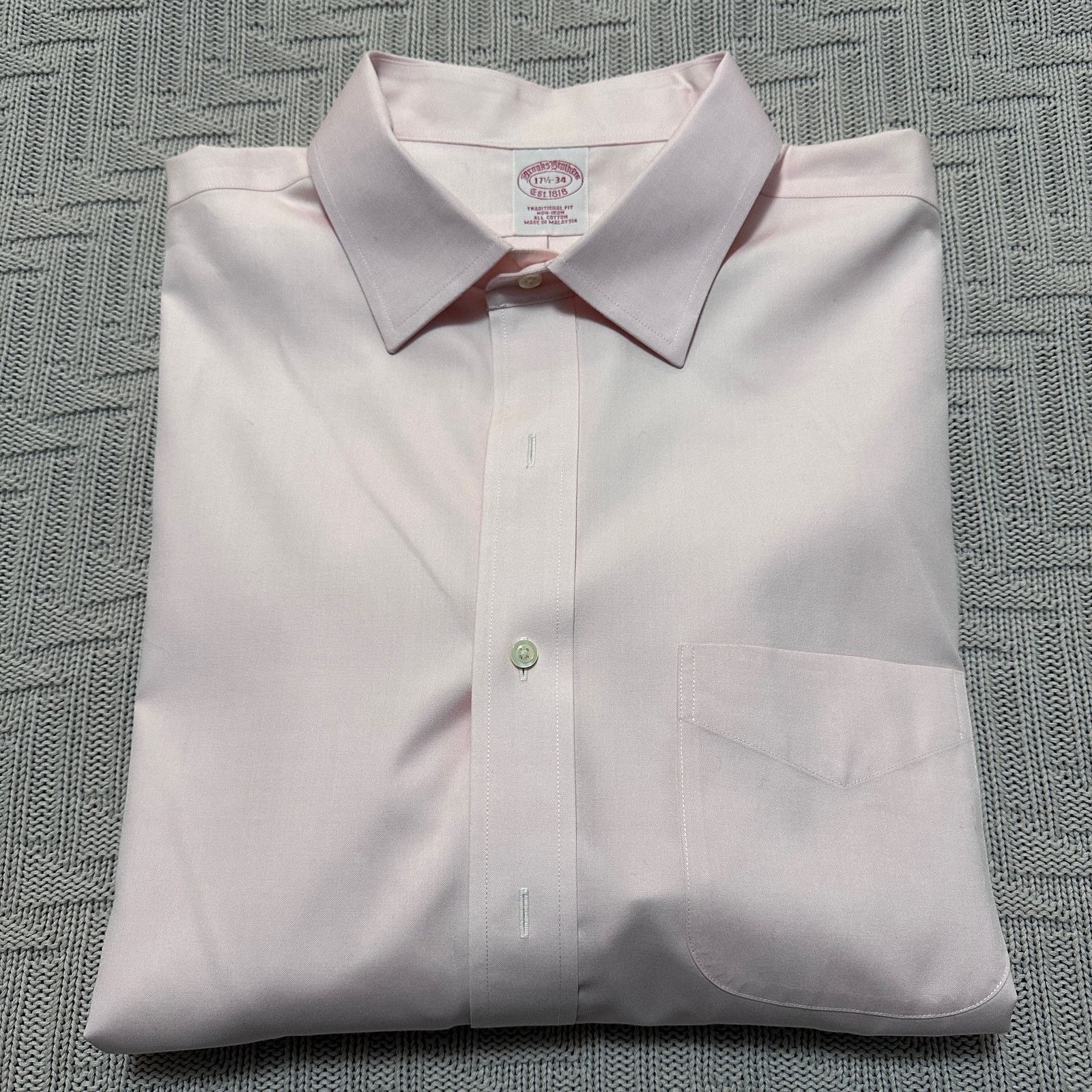 Brooks Brothers Brooks Brothers solid pink traditional fit button down Size US XL / EU 56 / 4 - 1 Thumbnail