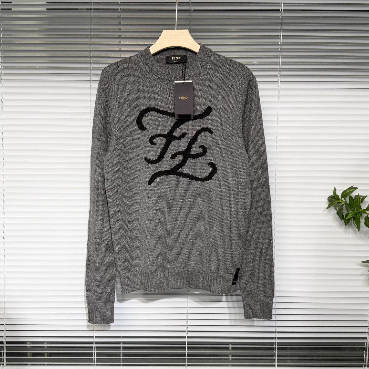 Fendi 【Brand New】 Fendi Knitted Cashmere Sweater, Size US M / EU 48-50 / 2 - 1 Thumbnail