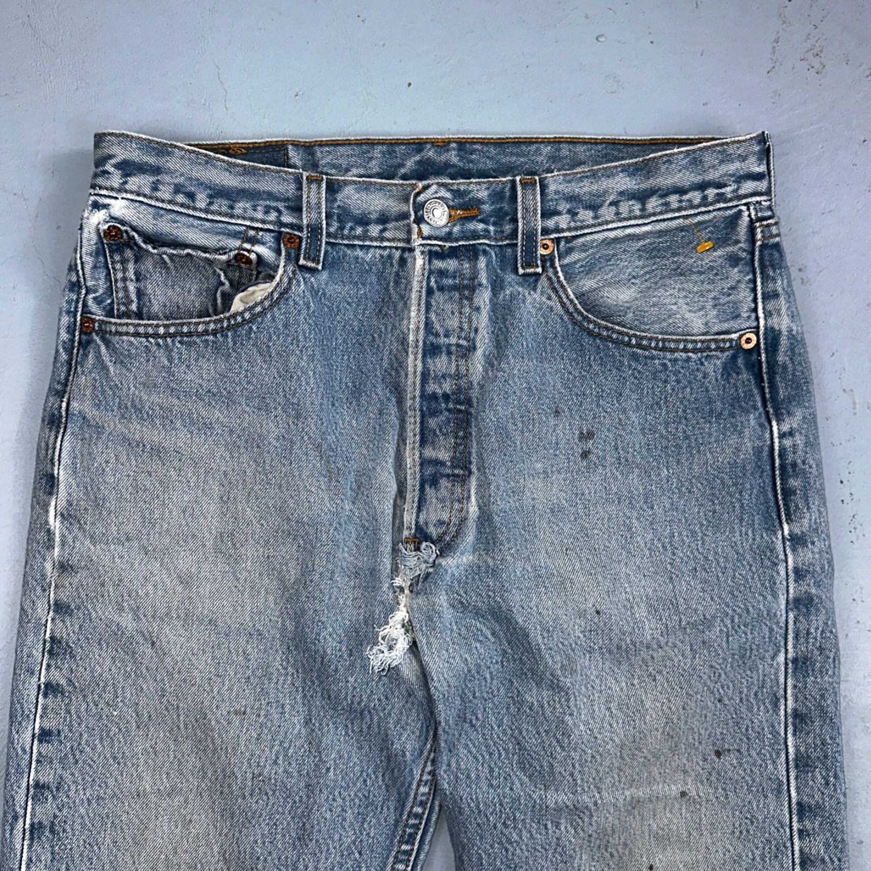 Levi's VINTAGE Levis 501 Y2K XX Straight Leg Jeans 33x36 Light Wash 2000s Act 31x32 Size US 33 - 2 Thumbnail