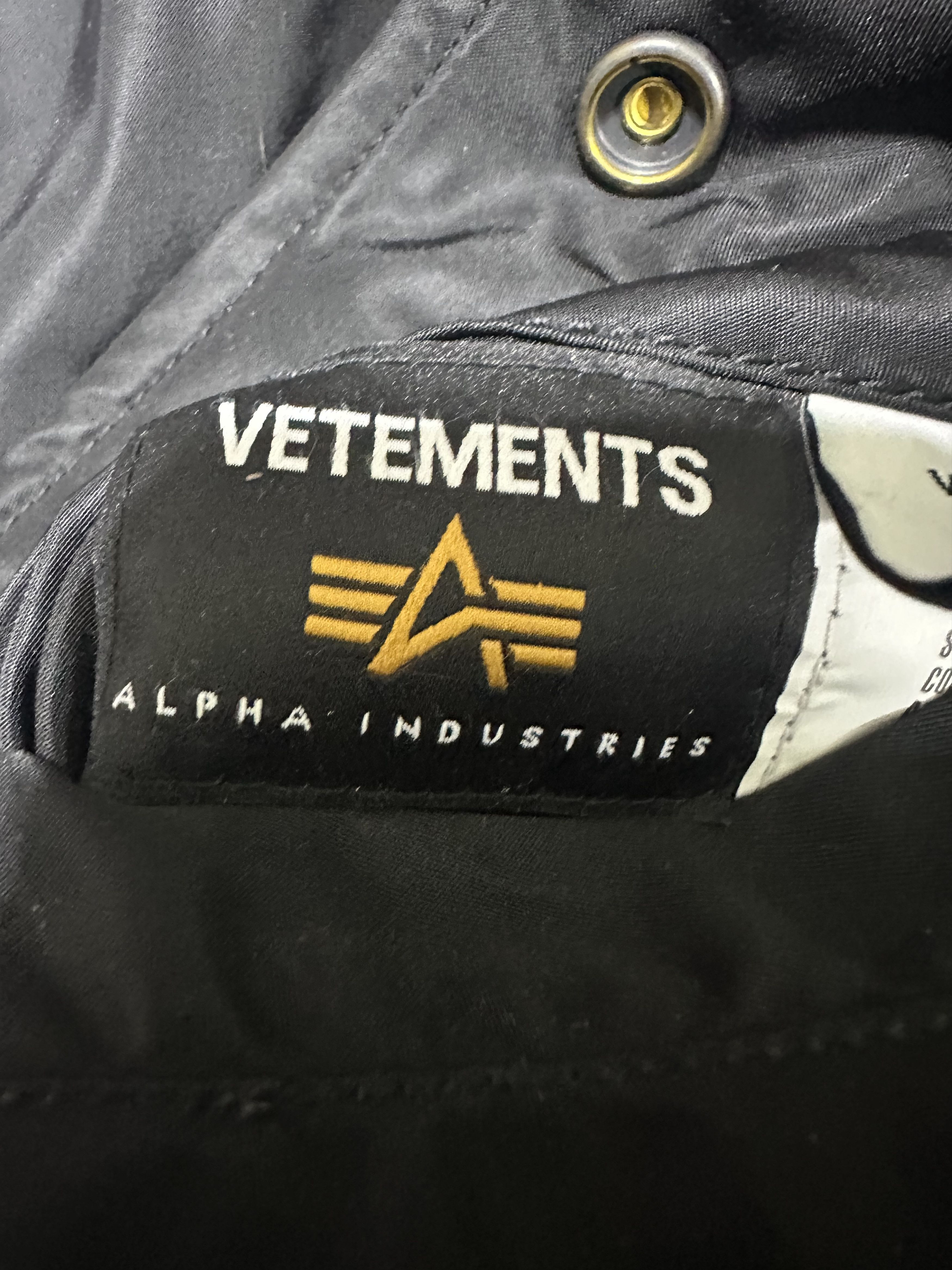 Vetements Vetements AW19 Racing Bomber Size US L / EU 52-54 / 3 - 9 Thumbnail