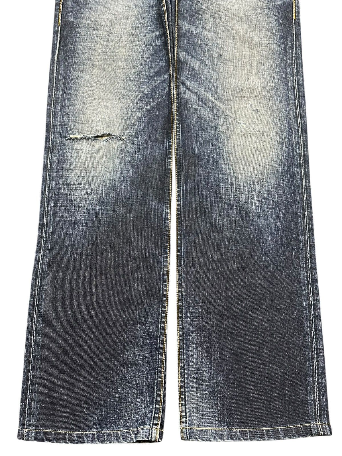 Levi's Vintage Levis 504 Blue Faded Wash Style Distress Loose Jeans Size US 32 / EU 48 - 7 Thumbnail