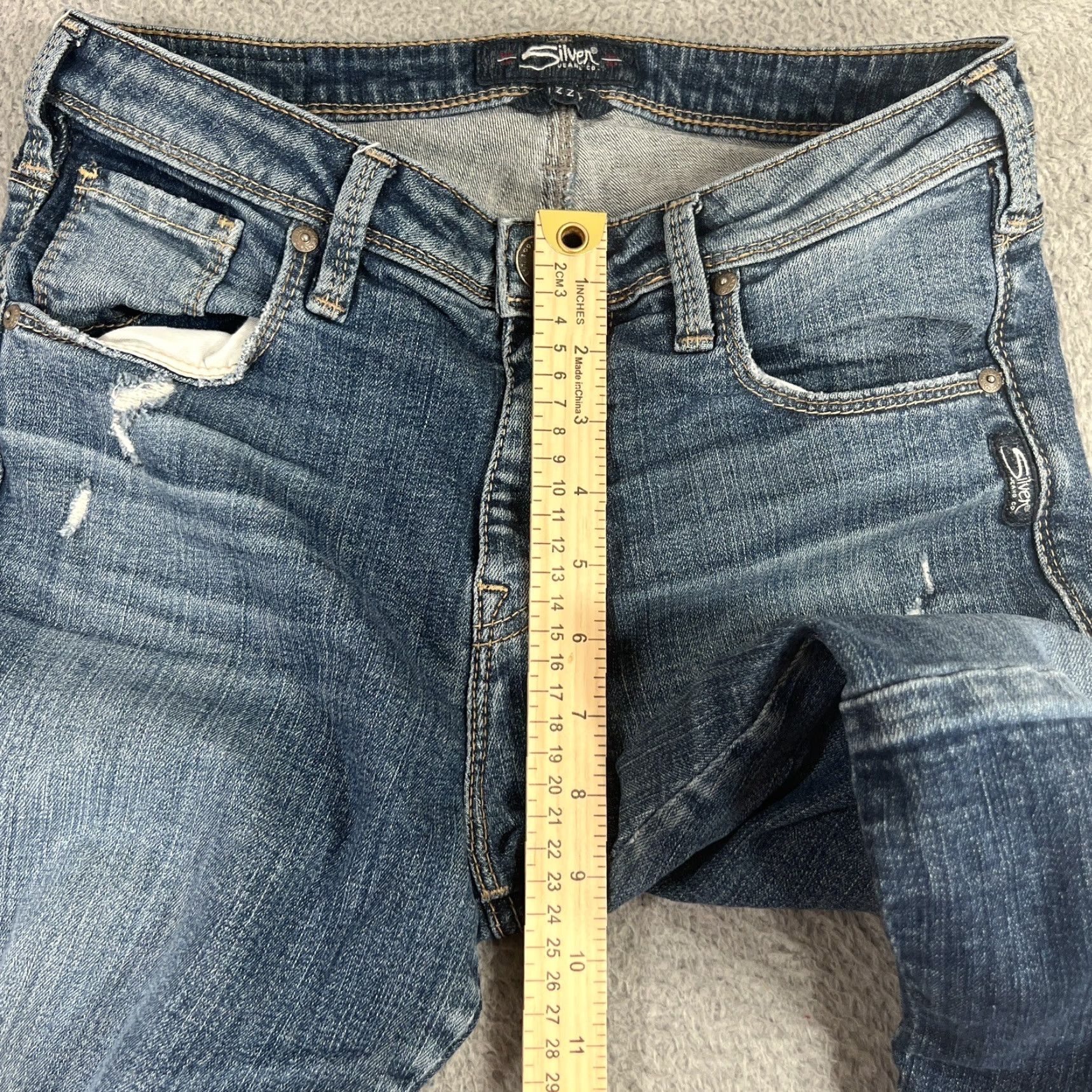 Silver Jeans Co. Silver Jeans Izzy Ankle Slim Patchwork Distressed Jeans Women 31x28 Blue Denim Slim Women Jeans 90s? Size 24" / US 00 / IT 34 - 5 Thumbnail