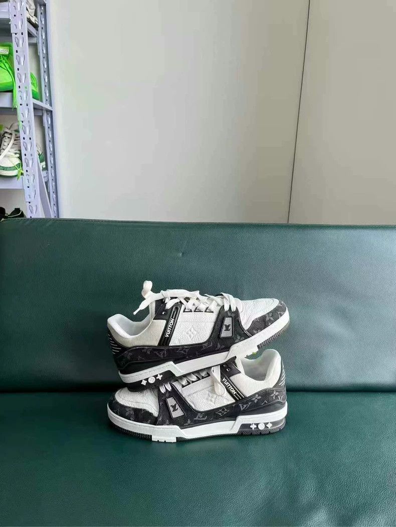 Louis Vuitton Louis Vuitton Louis Vuitton LV Trainer Sneakers Black Whit Size US 10 / EU 43 - 5 Thumbnail