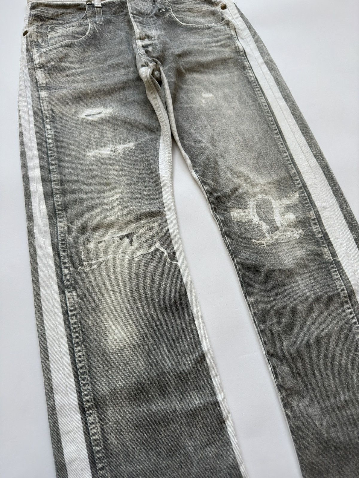 Yves Saint Laurent 2009 Yves Saint Laurent Trompe-l'œil Distressed Jeans Size US 30 / EU 46 - 1 Thumbnail
