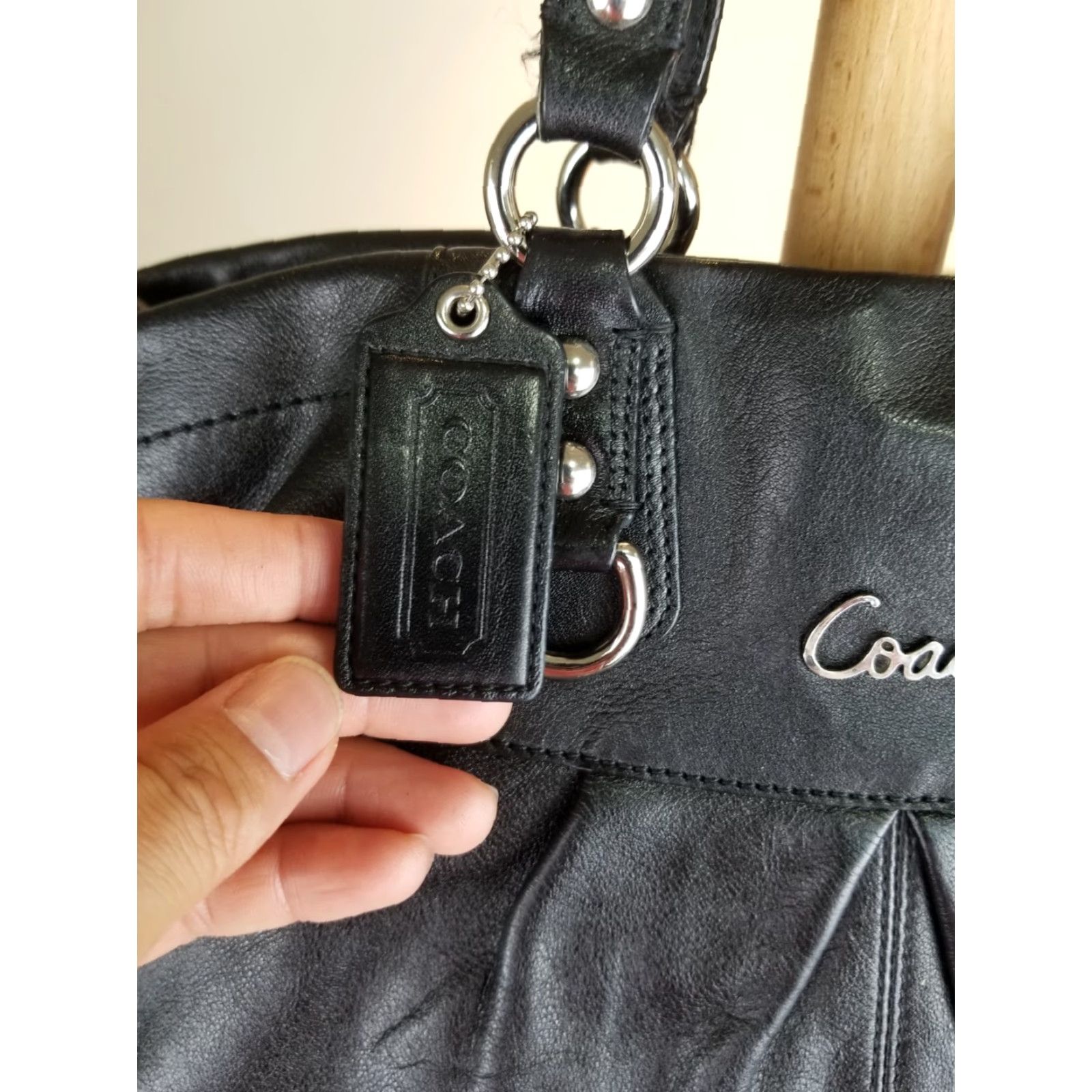 Coach VINTAGE COACH BLACK LEATHER SHOULDER HANDBAG CROSS BAG Women Medium Leather VINTAGE Y2K COACH BLACK Leading Zipper Bag 10 in x 7 in x 6 in Size ONE SIZE - 7 Thumbnail