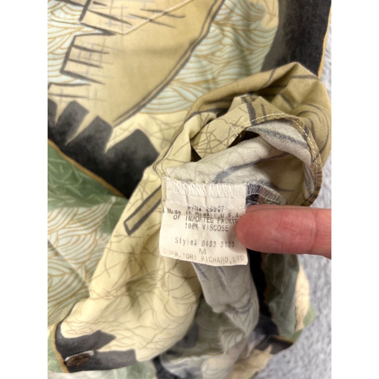 Tori Richard VINTAGE Tori Richard Shirt Mens Medium Beige Palm Leaf Pattern US Made Viscose Size US L / EU 52-54 / 3 - 4 Thumbnail