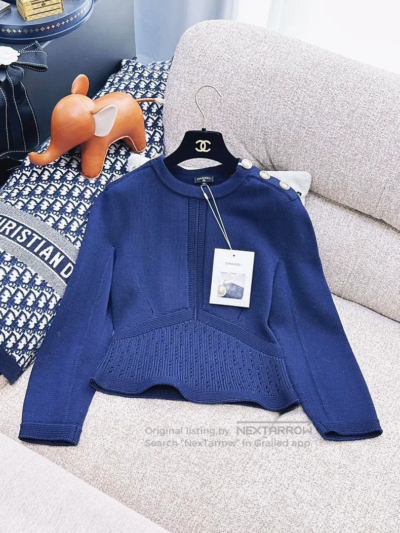 Chanel Chanel 21C dark blue gold button long-sleeved knitwear Size XXS / US 00 / IT 34 - 1 Thumbnail