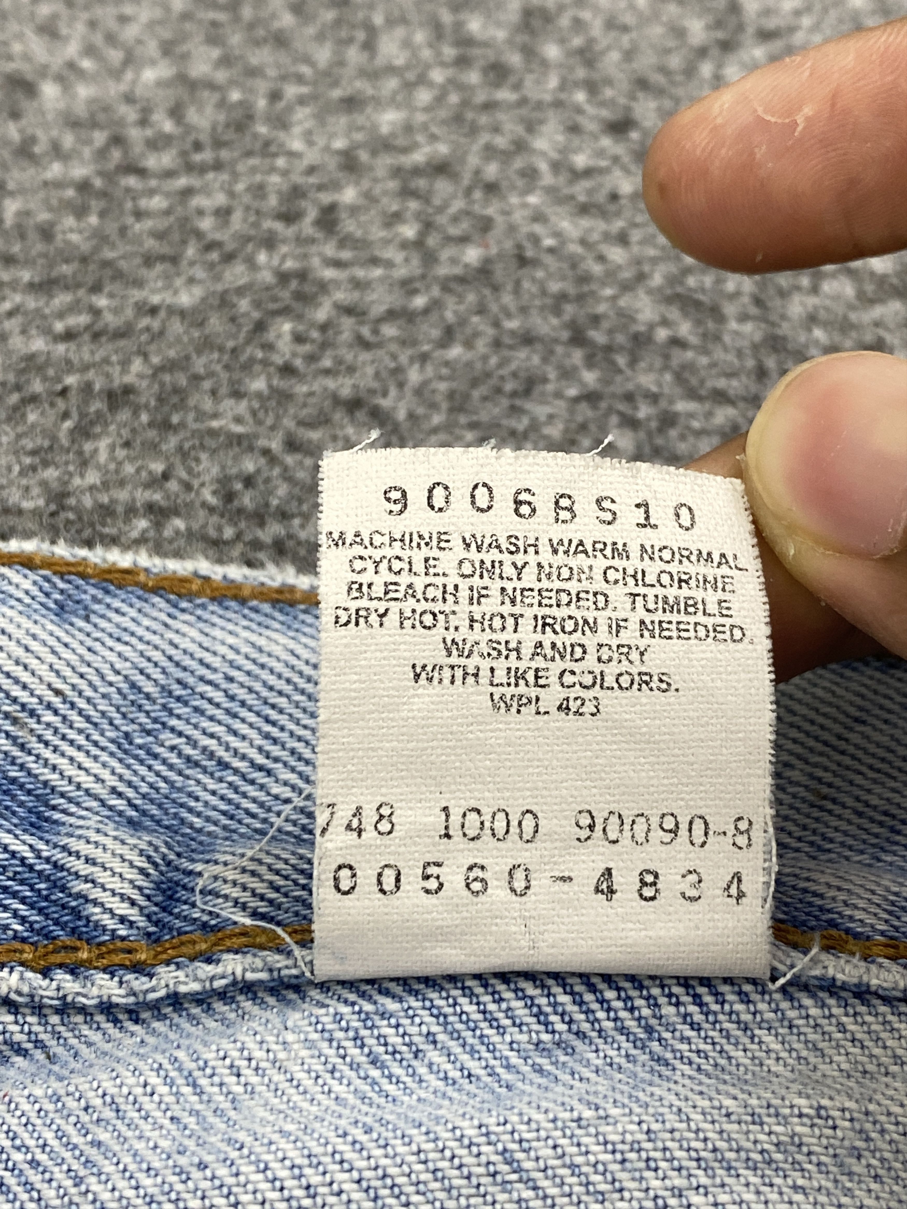 Levi's × Vintage Distressed Vintage 90s Levis 560 Light Wash Jeans DP2323 Size US 33 - 8 Thumbnail