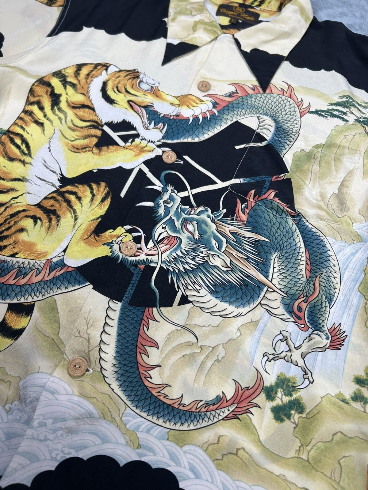 Sun Surf Vintage Cropped Head Hawaiian Motif Tiger & dragon Silk Size US L / EU 52-54 / 3 - 8 Thumbnail