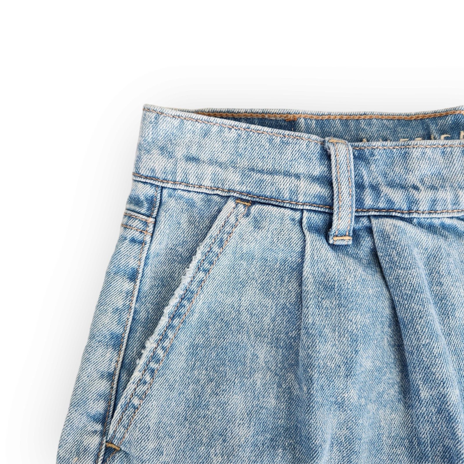 American Eagle Outfitters American Eagle High Waisted Pleated Mom Jean Shorts 2 Size 26" / US 2 / IT 38 - 2 Thumbnail