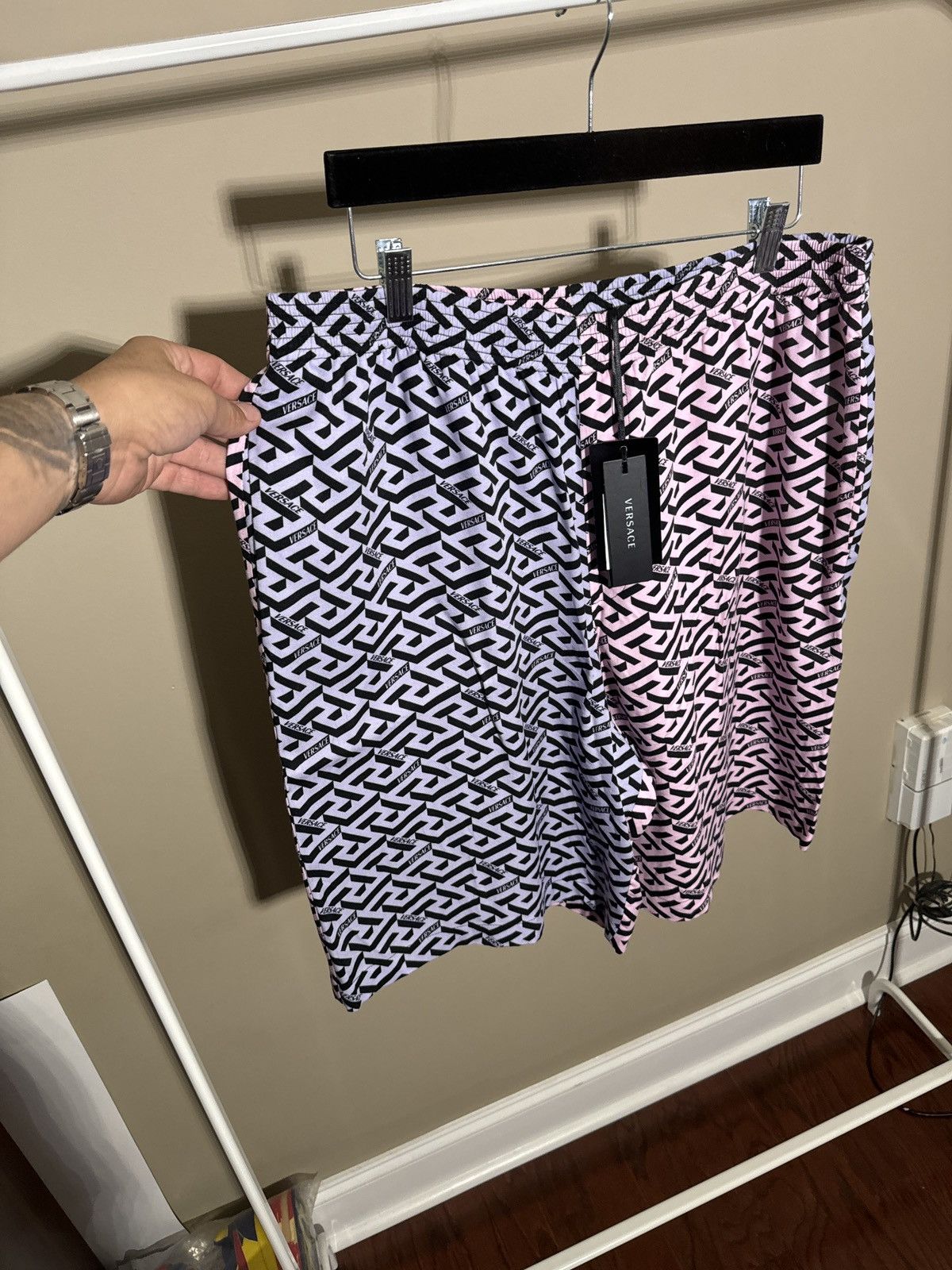Versace Versace Pink/Purple Logo Print Crepe Shorts Size US 38 / EU 54 - 3 Thumbnail
