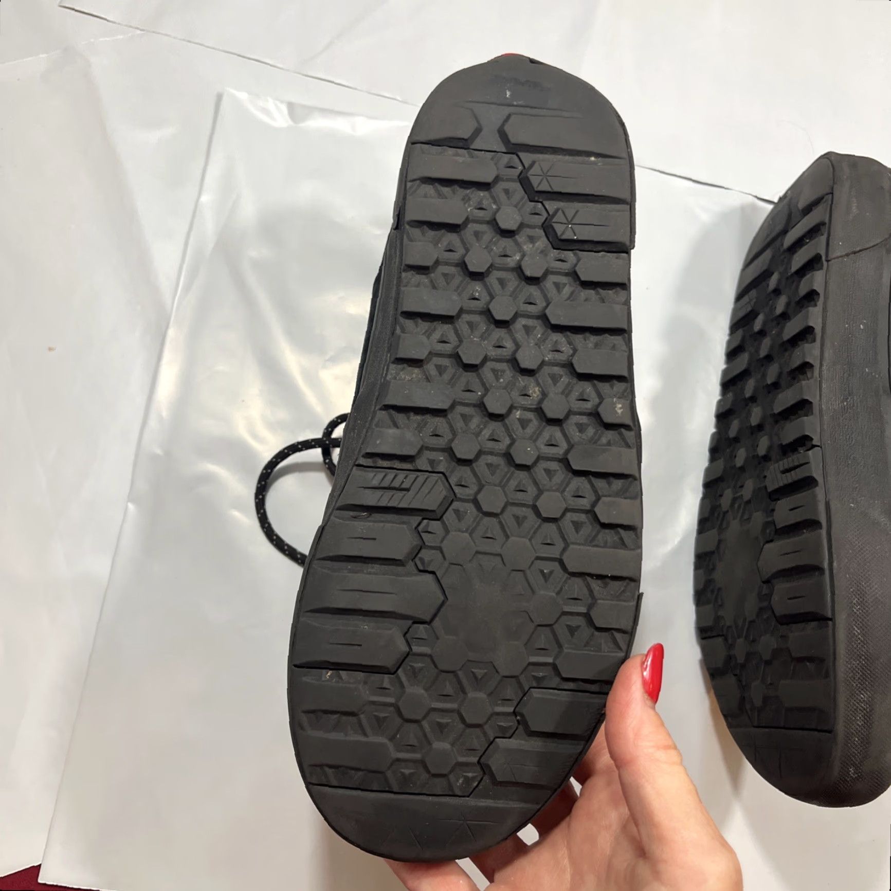 Vans VANS Sk8-Hi Mte BLACK HYDROGUARD 360 High Tops Unisex 7.5 Men’s 9 Women’s Sneaker High Top Rubber Suede All Black 40 Euro Vintage No Size US 8 / IT 38 - 6 Thumbnail