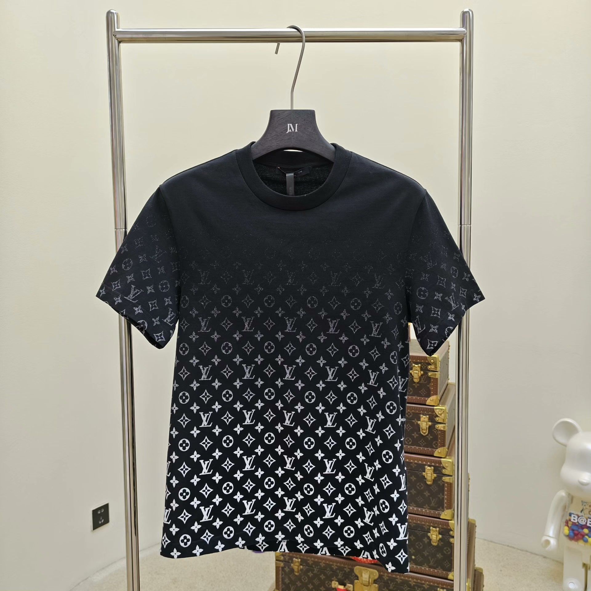 Louis Vuitton Louis Vuitton Retro Printed Multi T-Shirt s Men Size US S / EU 44-46 / 1 - 1 Thumbnail