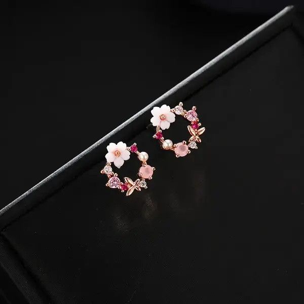 Designer × Jewelry × Vintage Flower Stud Earrings for Women Girls Size ONE SIZE - 1 Thumbnail
