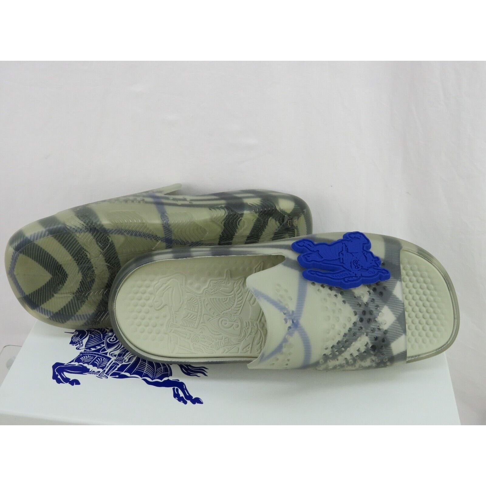 Burberry BURBERRY STINGRAY GRAY RUBBER CHECK & CHARM LOGO SANDALS 44 Size US 11 / EU 44 - 13 Thumbnail