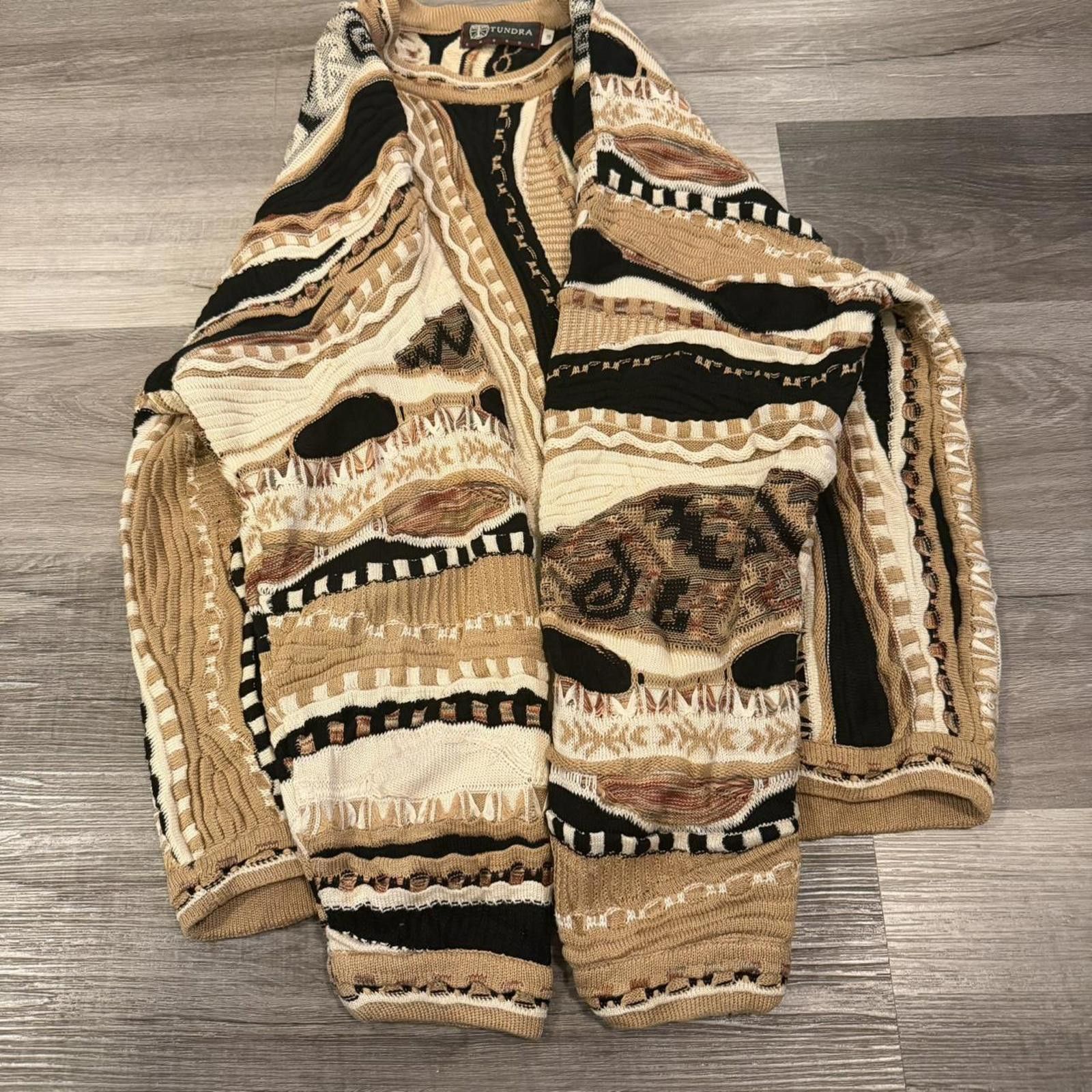 Tundra vintage tundra coogi style 3D knit sweater 90s L Size US L / EU 52-54 / 3 - 5 Thumbnail