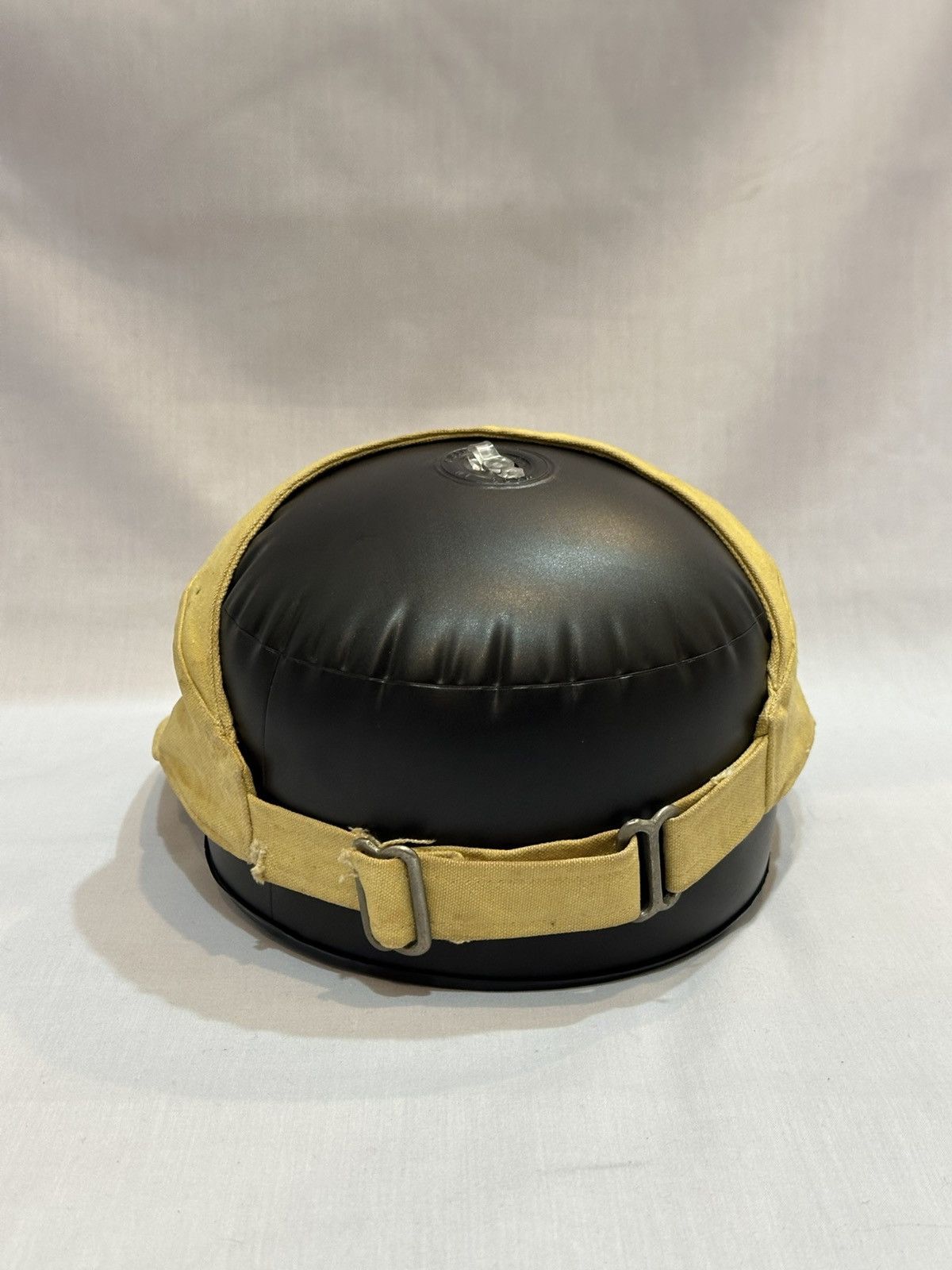 Vintage vintage yellow cap branding for White Horse Scotch Whisky. Size ONE SIZE - 4 Thumbnail