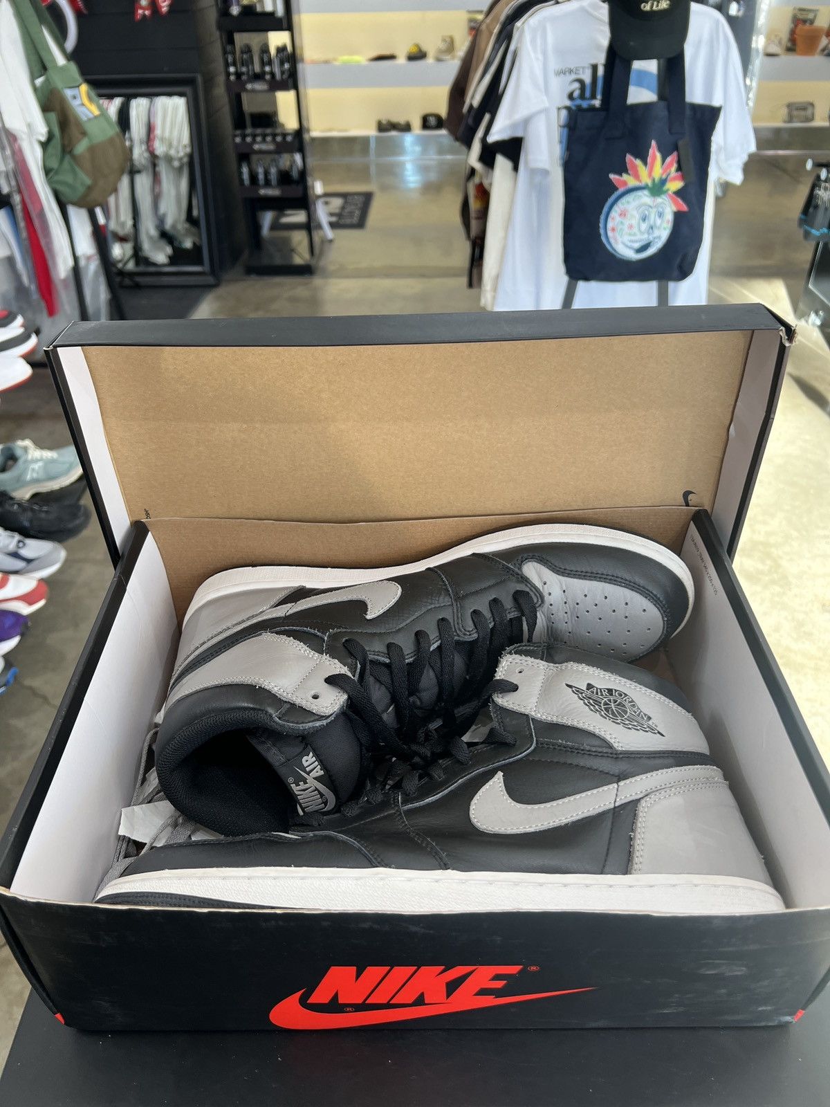 Jordan Brand × Nike Air Jordan 1 High Shadow Sz. 13 Size US 13 / EU 46 - 8 Thumbnail