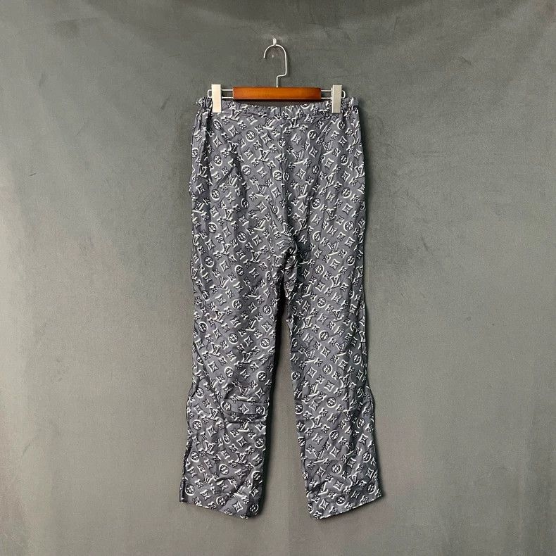 Louis Vuitton Louis Vuitton Tie-dyed full-print trousers Size US 36 / EU 52 - 2 Thumbnail