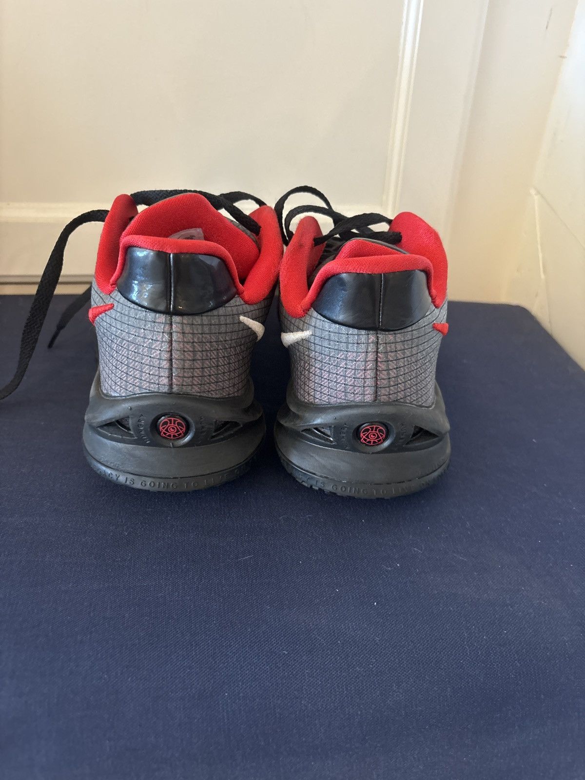 Nike Kyrie 4 Bred New No Box 6.5 Size US 6.5 / EU 39-40 - 4 Thumbnail