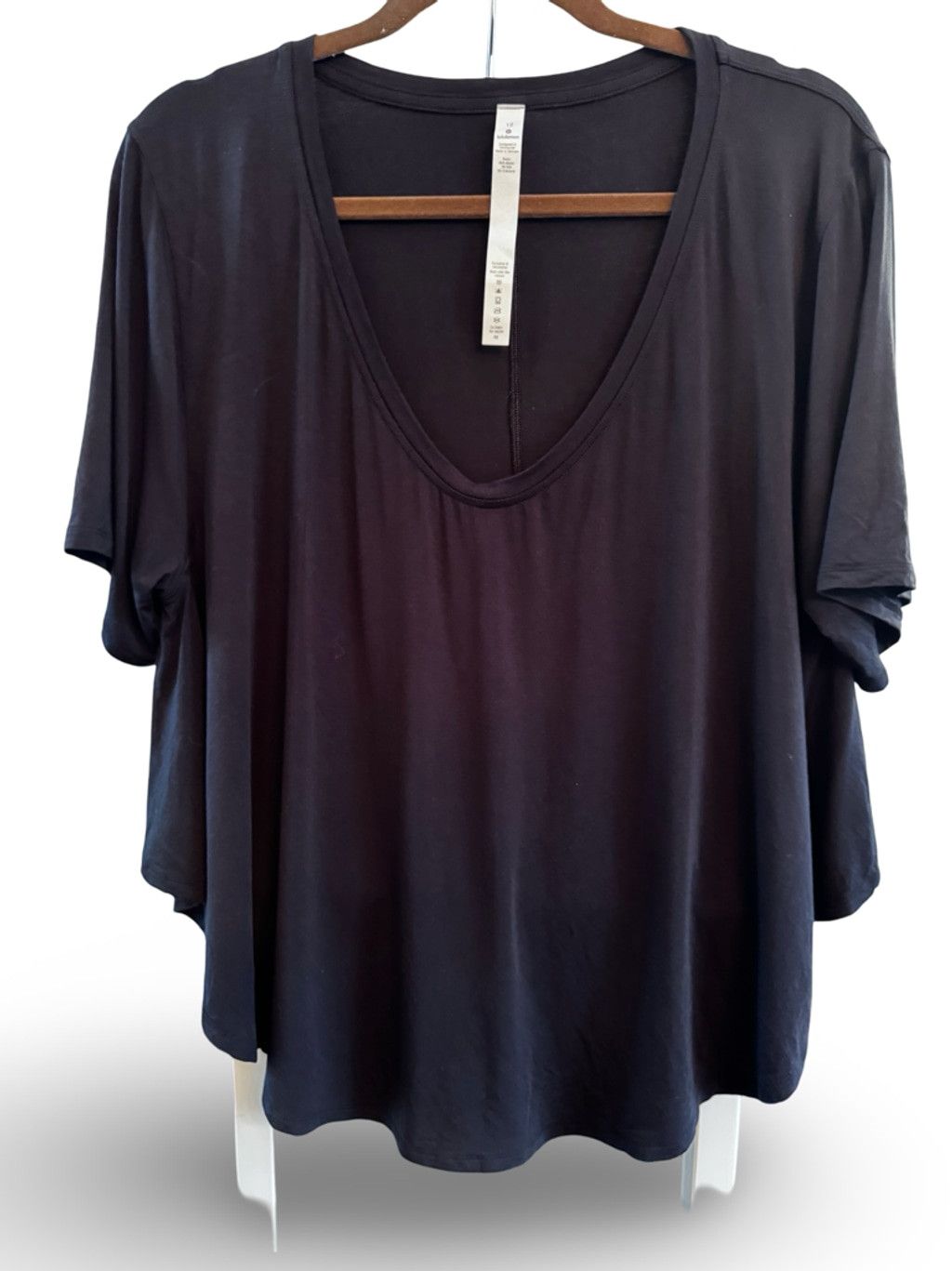 Lululemon Women's Lululemon Shortsleeve Flowy Shirt, Size 12, Black Size XL / US 12-14 / IT 48-50 - 1 Thumbnail