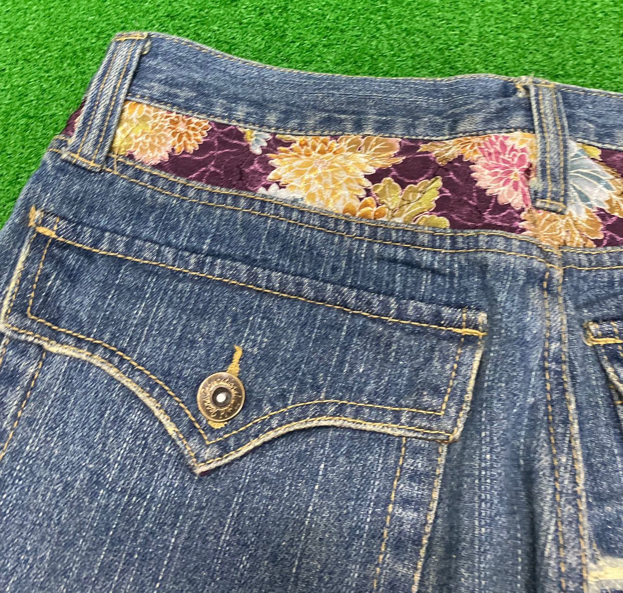 If Six Was Nine WORLD JEANS INTERNATIONAL SUKARJAN FISH KOI DESIGN DENIM Size US 30 / EU 46 - 21 Thumbnail