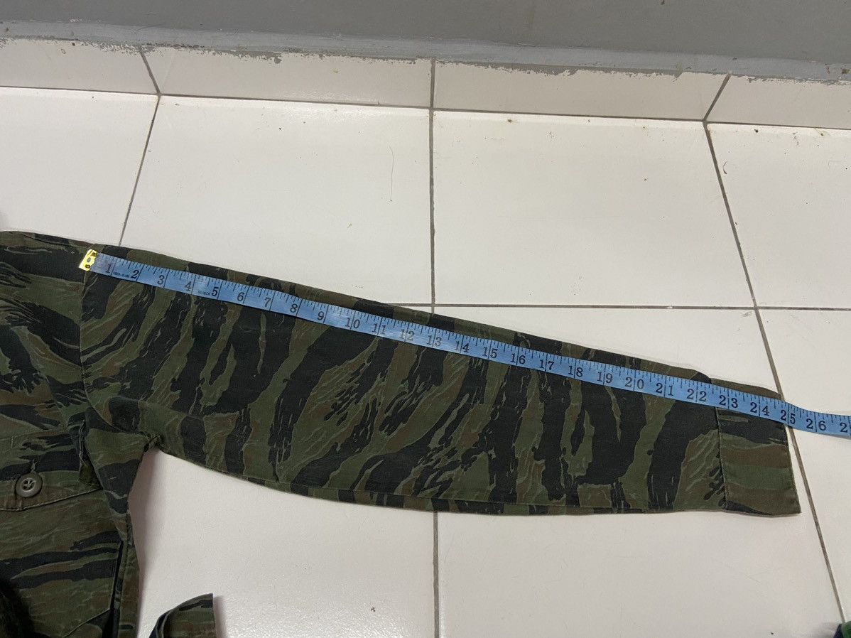 Vintage VINTAGE ARMY TIGER STRIPE CAMOUFLAGED 90’s UNIFORM SHIRT Size US S / EU 44-46 / 1 - 13 Thumbnail