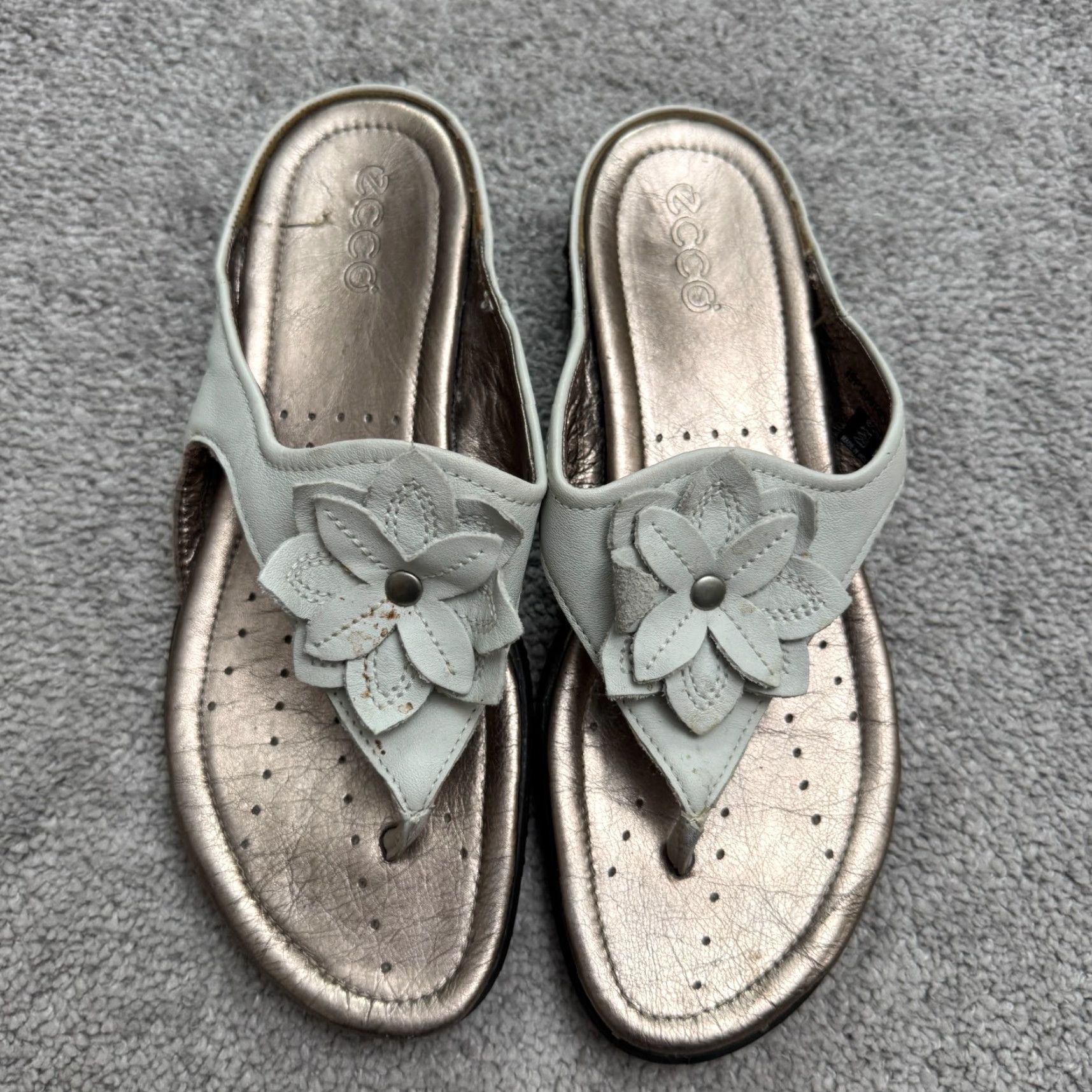 Ecco ECCO Sandal Womens 8-8.5 White Leather Flower Thong Slip On Flat Low Heel Bohemian Beach Designer Outdoor Casual Girls Womens Size US 8 / IT 38 - 2 Thumbnail