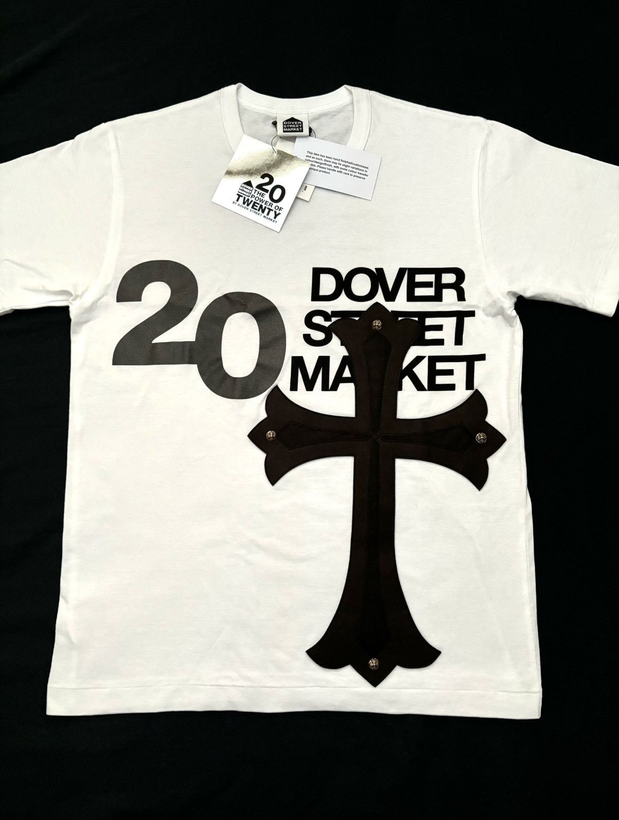Tシャツ・カットソー Chrome Hearts Dover Street 20th Leather Cross T-Shirt Chrome Hearts × Dover Street Market Chrome Hearts DSM 20th