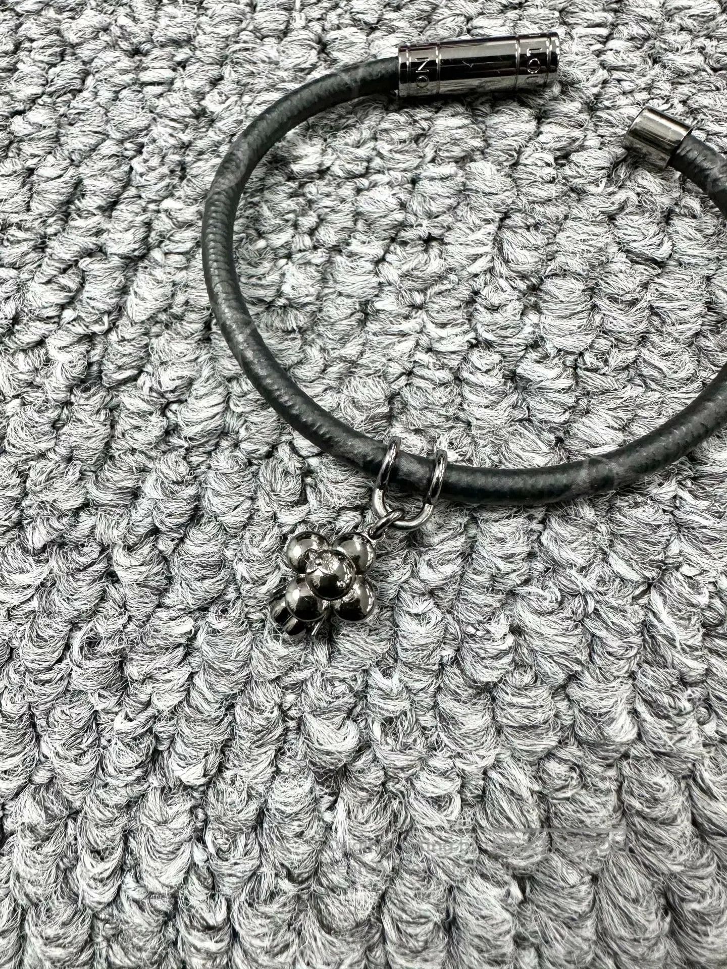 Louis Vuitton Louis Vuitton Black Leather Sunflower Pendant Bracelet| Size ONE SIZE - 4 Thumbnail