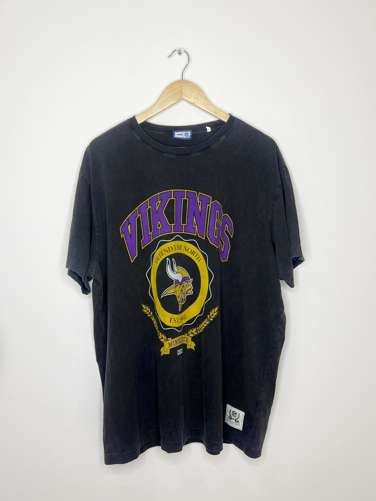 image of Kith For The Nfl: Vikings Vintage Tee in Black, Men's (Size 2XL)