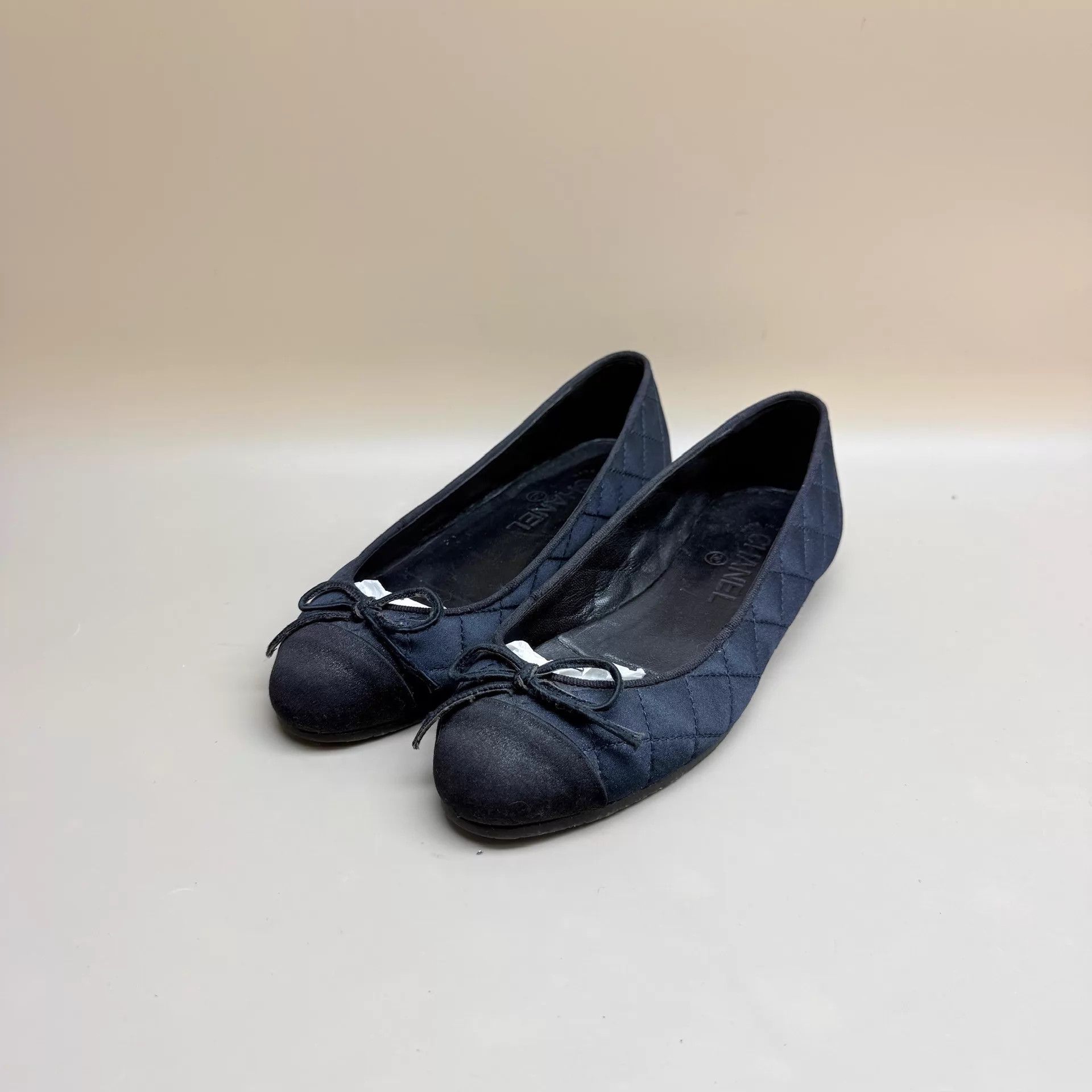 Chanel CHANEL Navy Blue CC Quilted Low Heel Shoes 37 Size US 6.5 / IT 36.5 - 1 Thumbnail