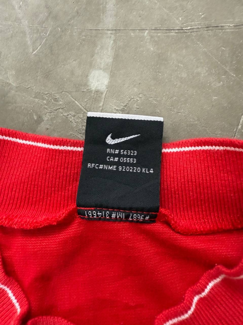 Nike Vintage Red Nike Tee/ T-Shirt Size US L / EU 52-54 / 3 - 8 Thumbnail