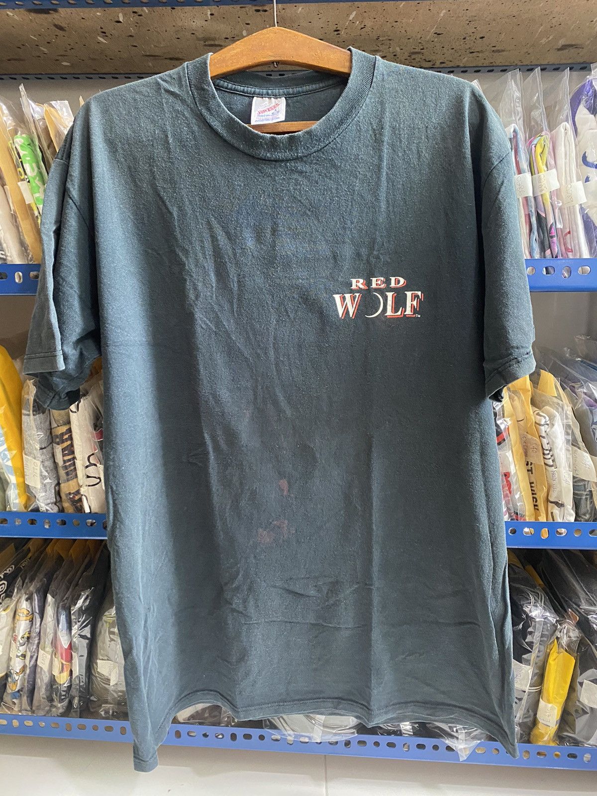 Vintage RED WOLF TSHIRT Size US L / EU 52-54 / 3 - 1 Thumbnail
