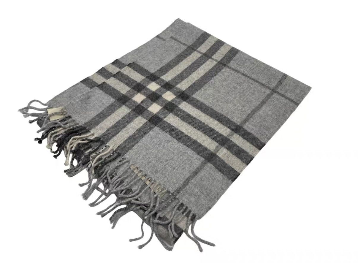 Burberry Burberry Classic Grey Reversible Check Cashmere Scarf J31 Size ONE SIZE - 3 Thumbnail