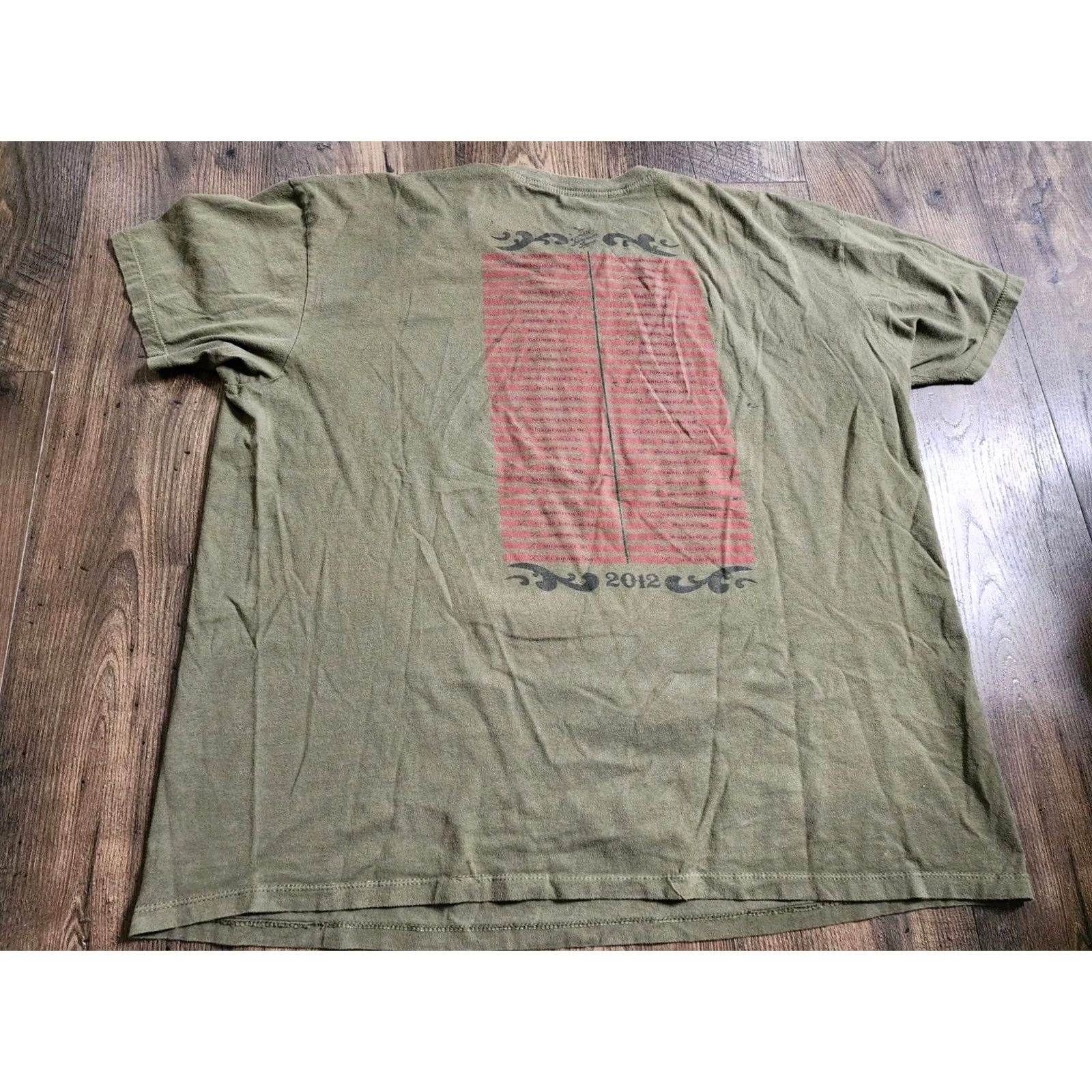 Gildan Mens XL Gildan T-Shirt Pocket Distressed Green Nike not Nike Size US XL / EU 56 / 4 - 2 Thumbnail