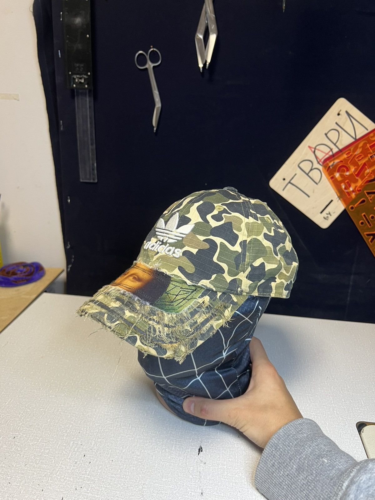 Adidas Adidas Camo Mona Lisa Distressed Cap Size ONE SIZE - 7 Thumbnail
