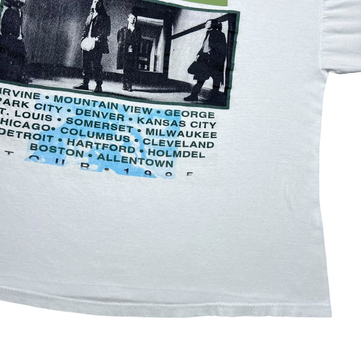Band Tees Vintage 1995 Live Throwing Copper Tour Band Graphic T-Shirt Size US XL / EU 56 / 4 - 12 Thumbnail