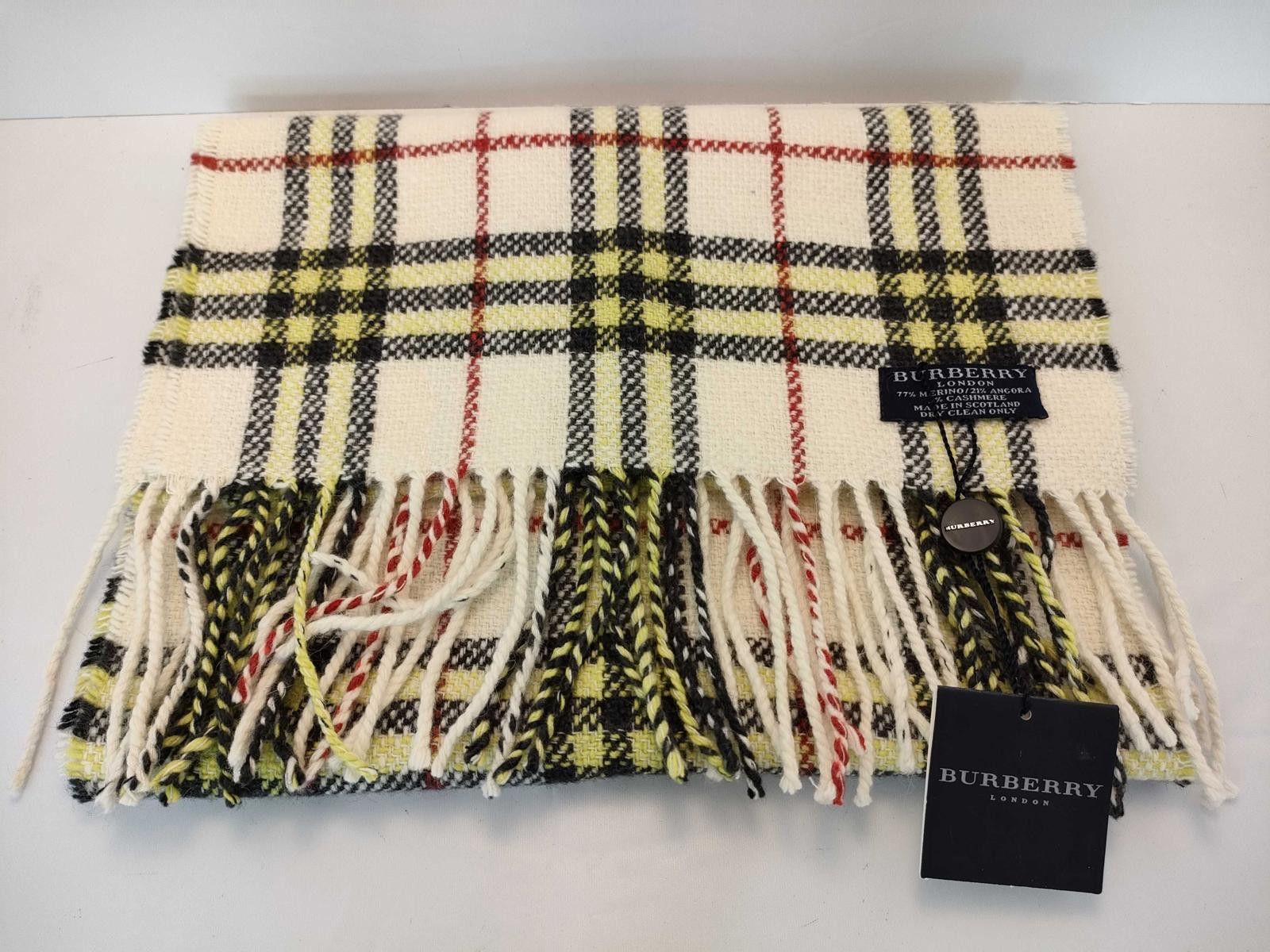 Burberry Burberry Scarf NWT Size ONE SIZE - 1 Thumbnail