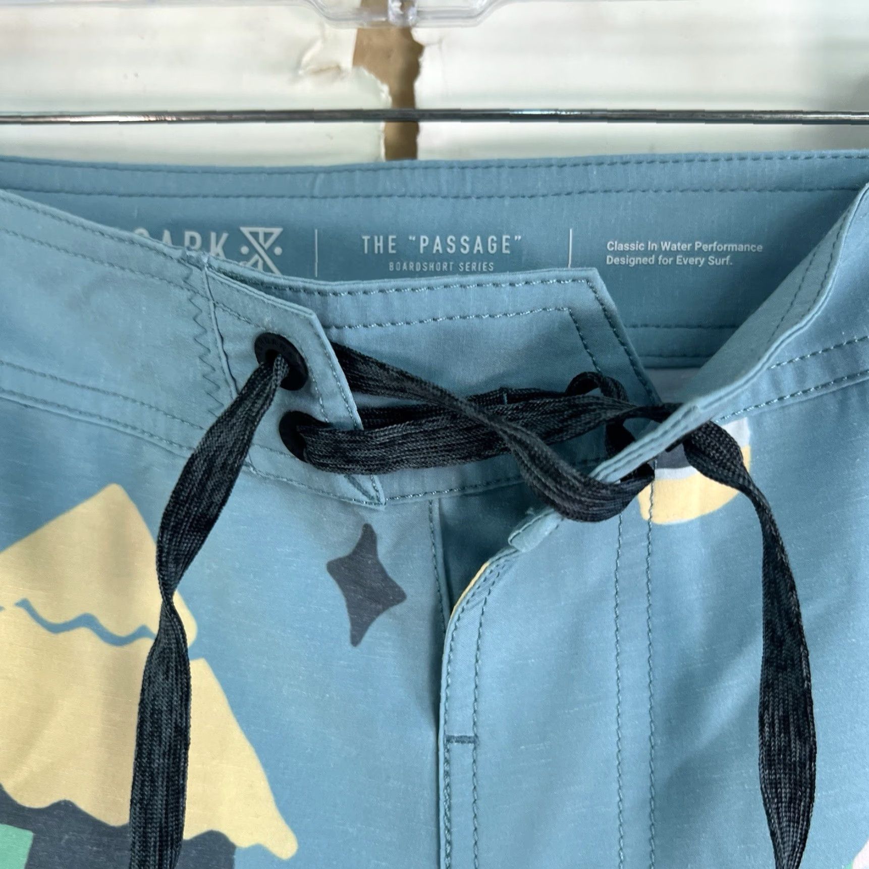 Roark ROARK The Passage Short Shorts Men’s 28 Turquoise Lined Casual Athletic Short Shorts Mens Regular Drawstring Inseam 9 in Size US 30 / EU 46 - 2 Thumbnail