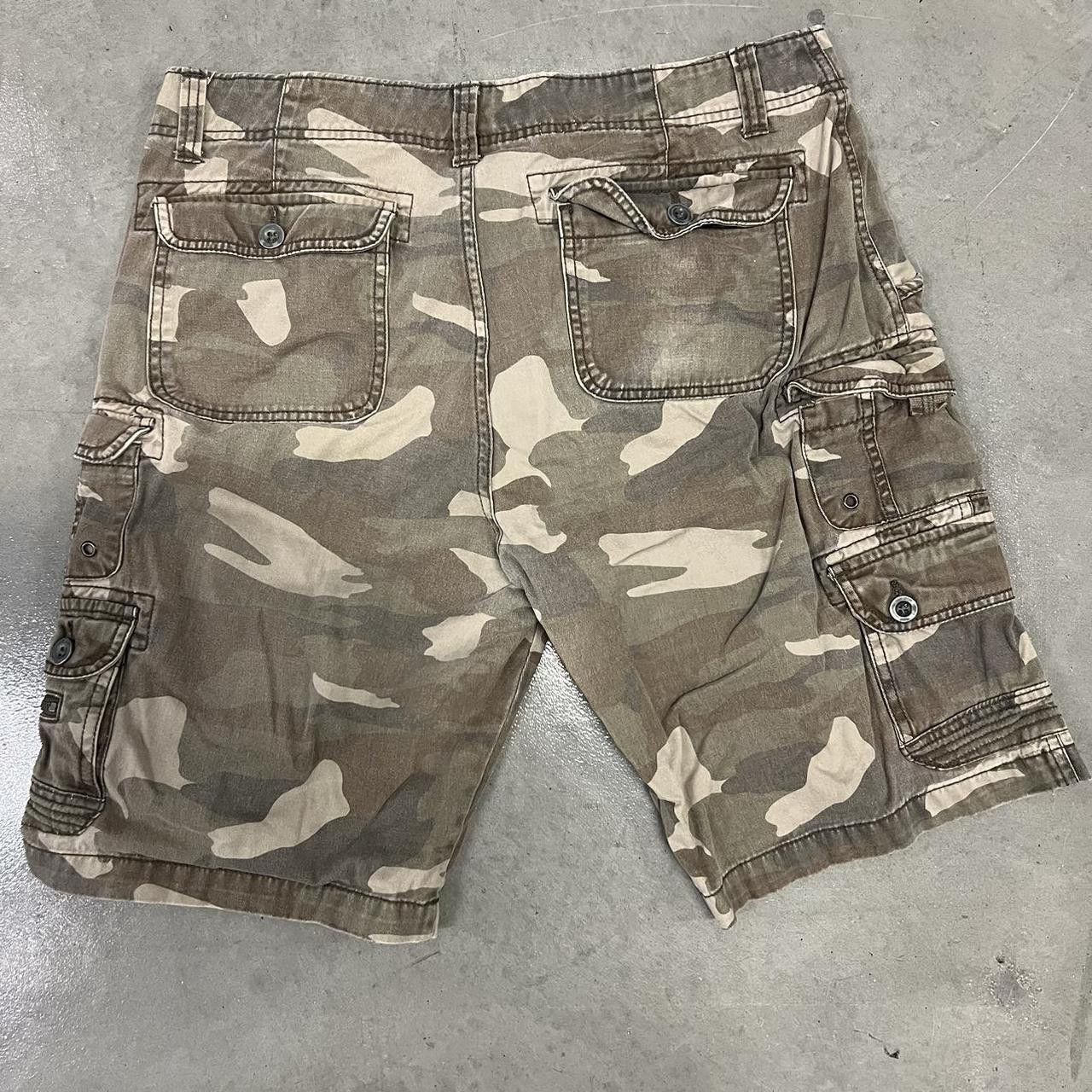 Vintage Crazy Vintage Y2K/2000s Grunge Military Camo Iron Co Cargo Shorts Summer Essential with 9 Pockets! Size US 34 / EU 50 - 4 Thumbnail