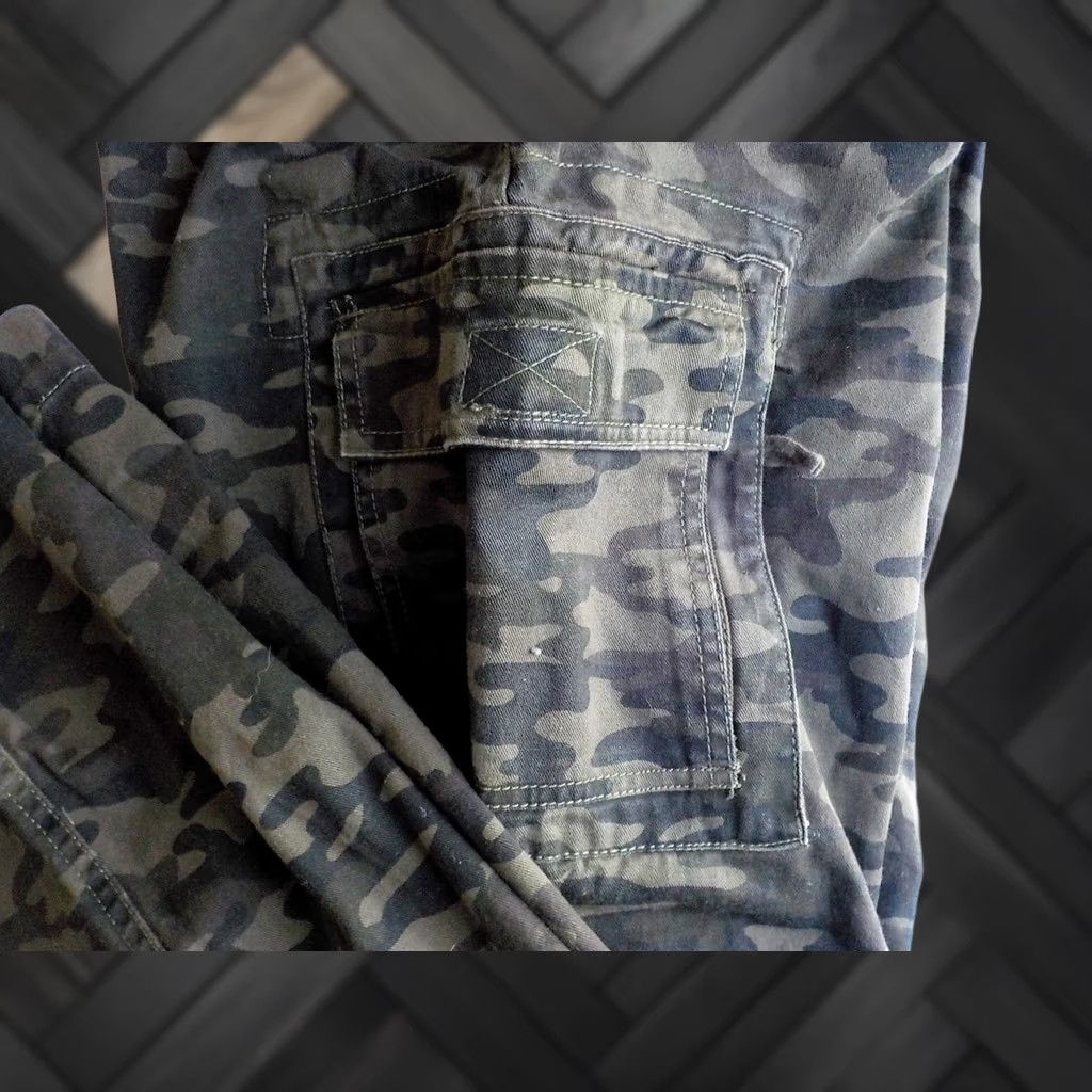 Vintage CASE i Camouflage Cargo Pants 32x32 100% Cotton Green Black Brown Men Casual Cargo Pants 32 Inseam Regular Size Size US 32 / EU 48 - 1 Thumbnail