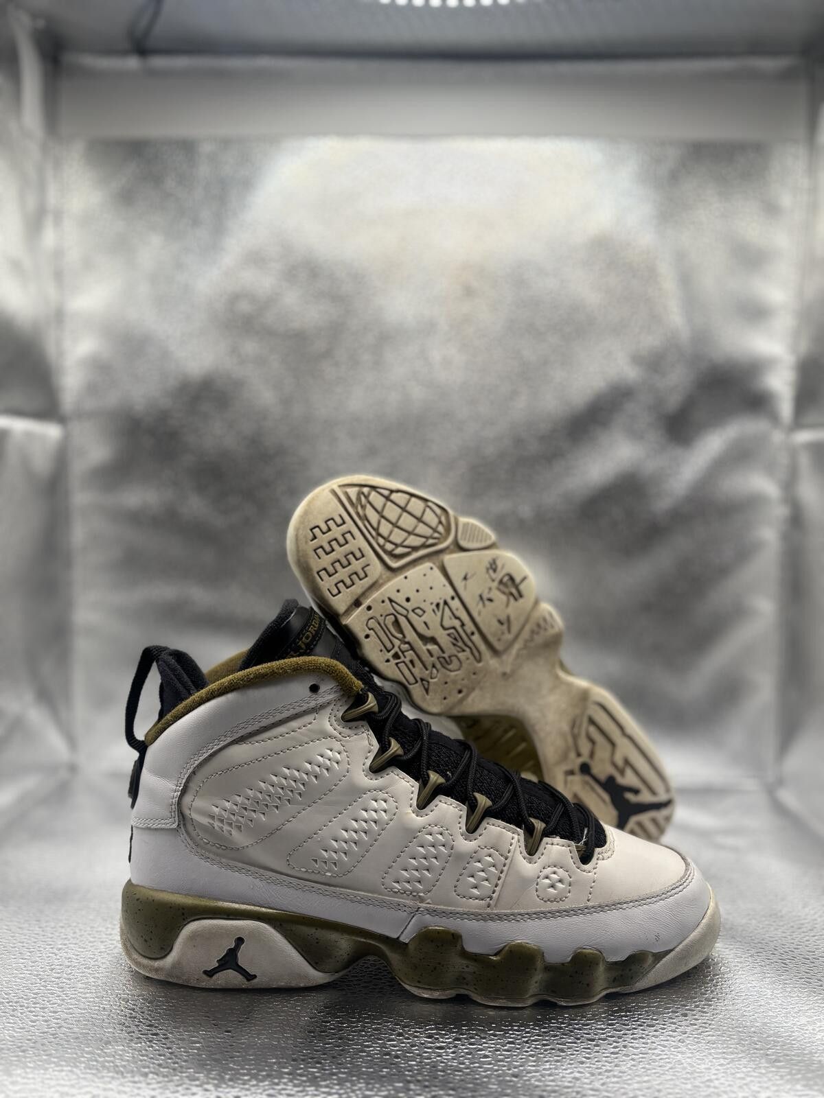 Jordan Brand Air Jordan 9 statue GS Size US 5.5 / EU 38 - 1 Thumbnail